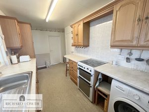 Kitchen- click for photo gallery